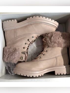 NWT Goex Iridea Nubuck Icy pink leather and faux fur lining hiking boots. 10.5